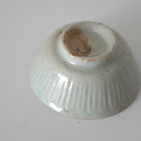 青磁葵文古酒杯 ②