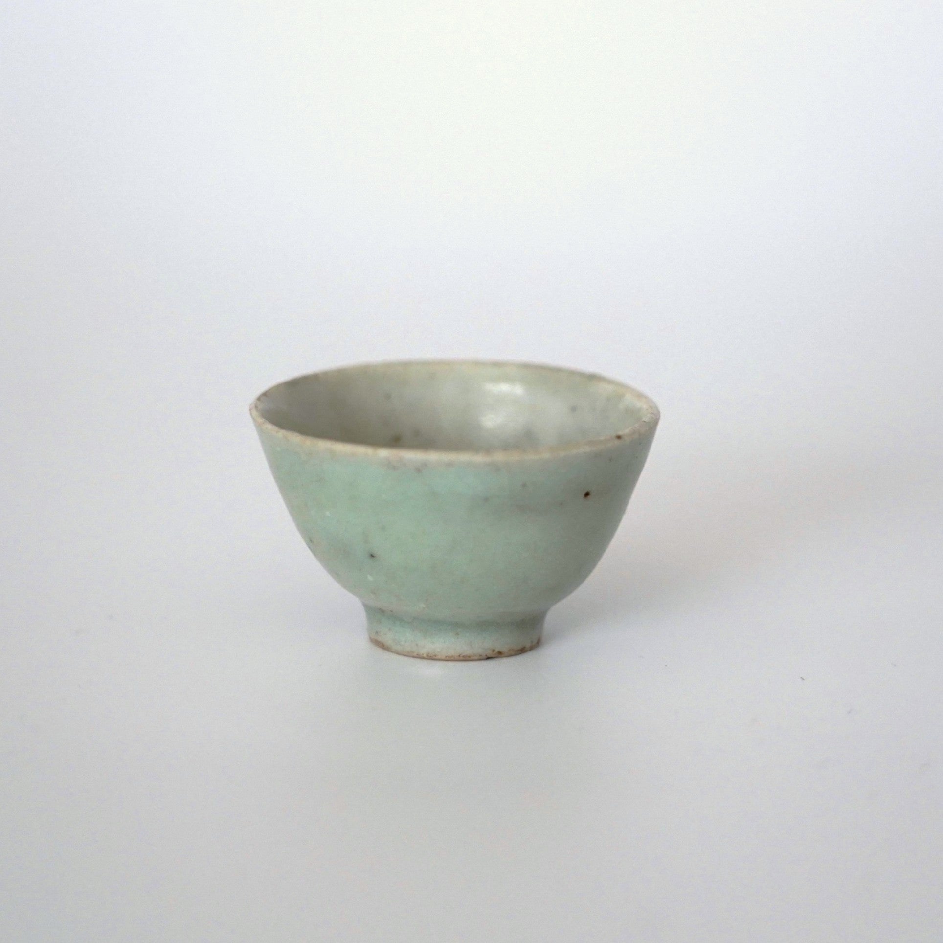 豆青古酒杯 ①