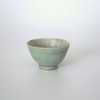 豆青古酒杯 ①