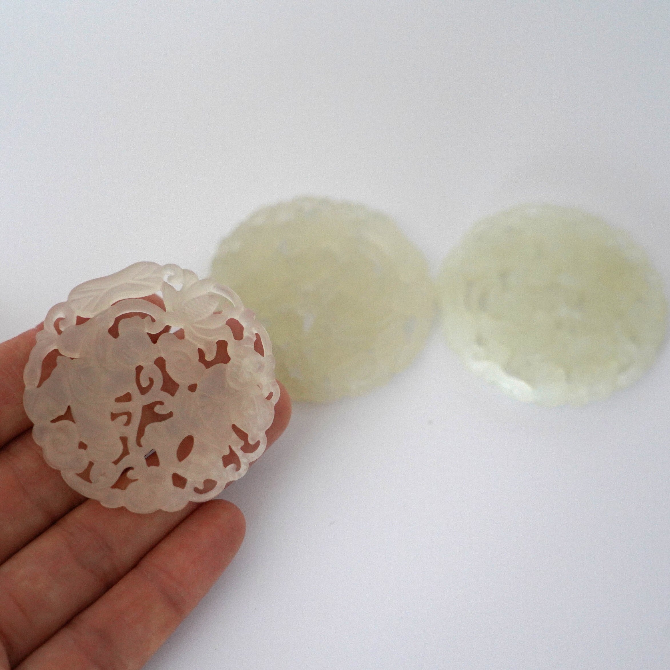 石製童子文蓋置