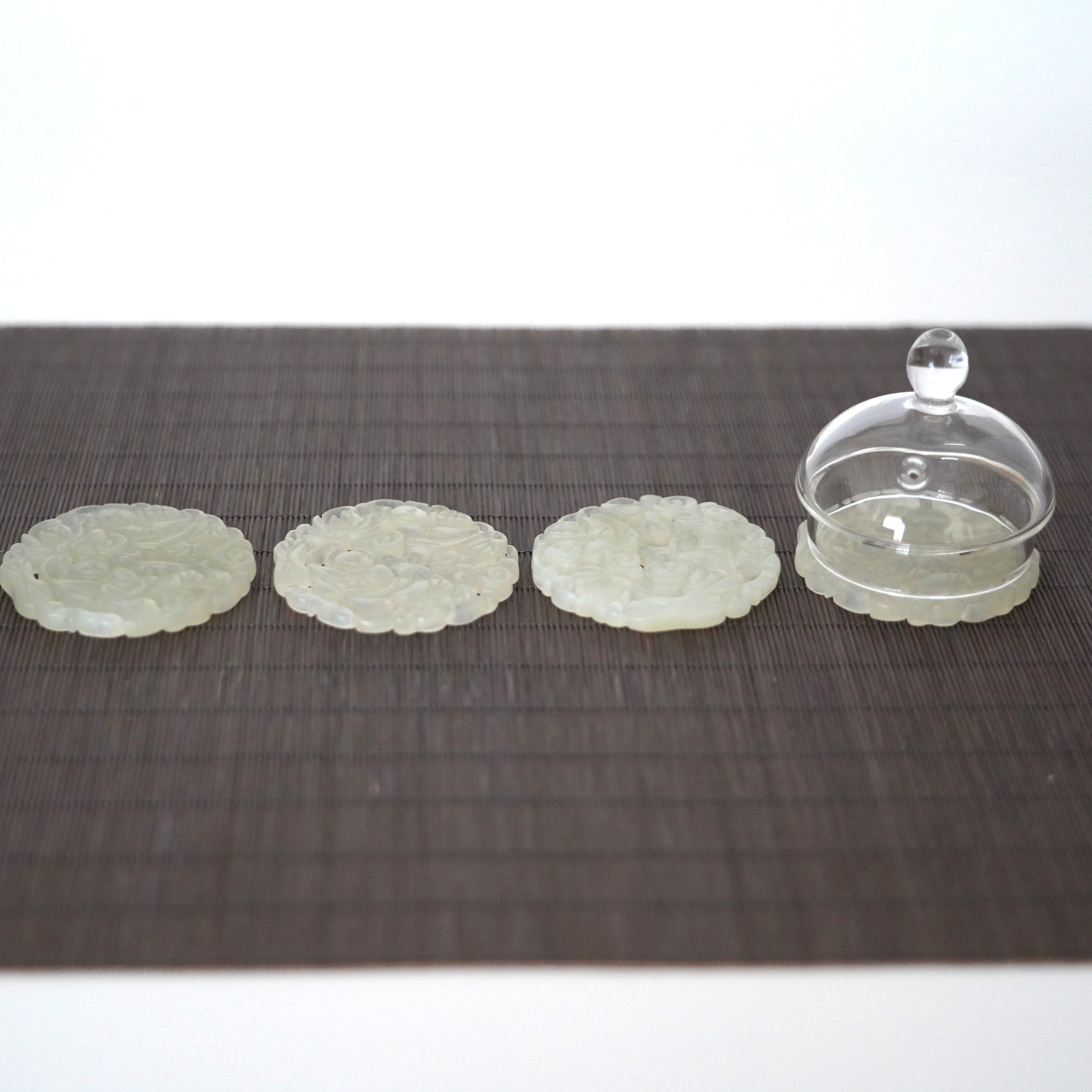 石製童子文蓋置