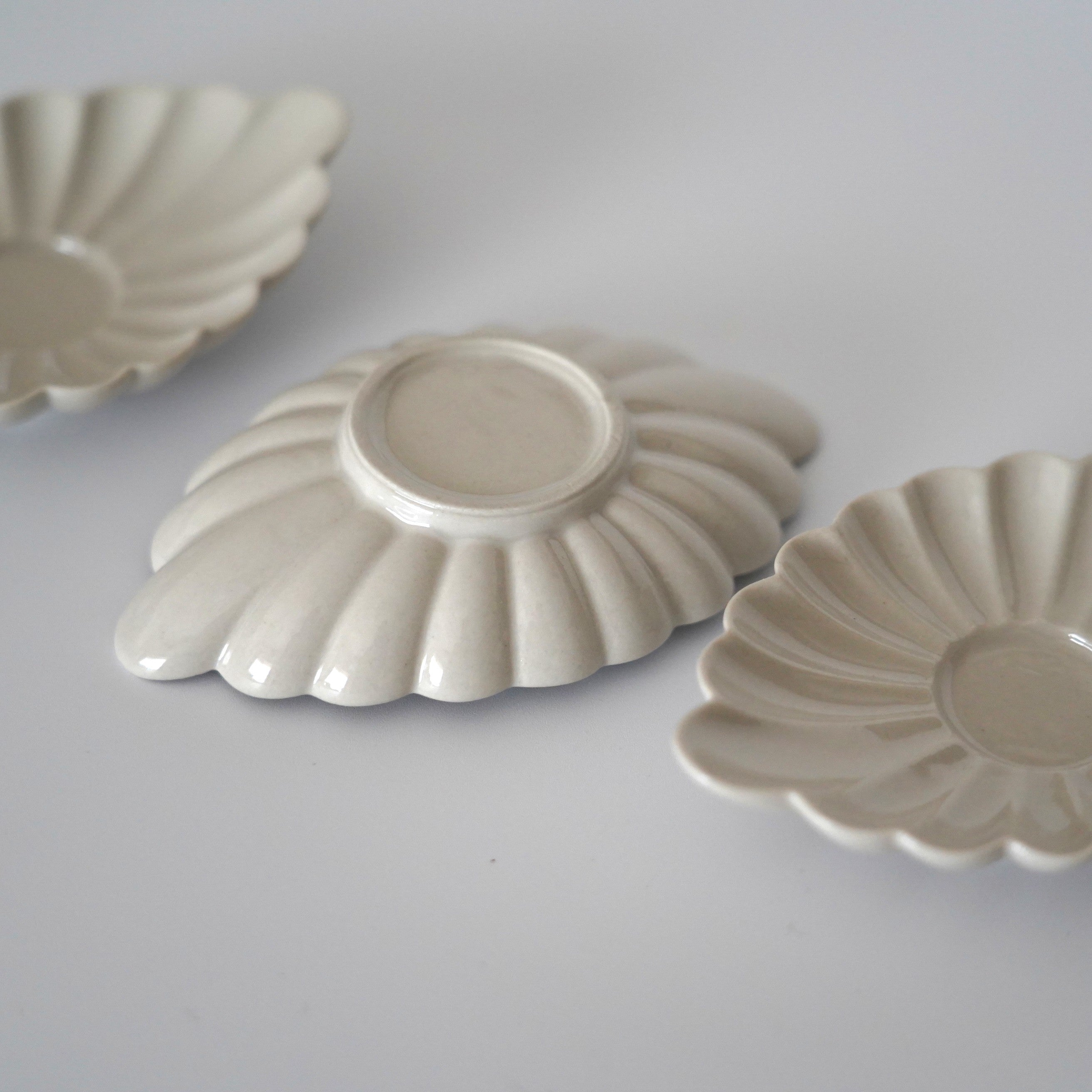 草木灰釉菊花茶托3枚セット