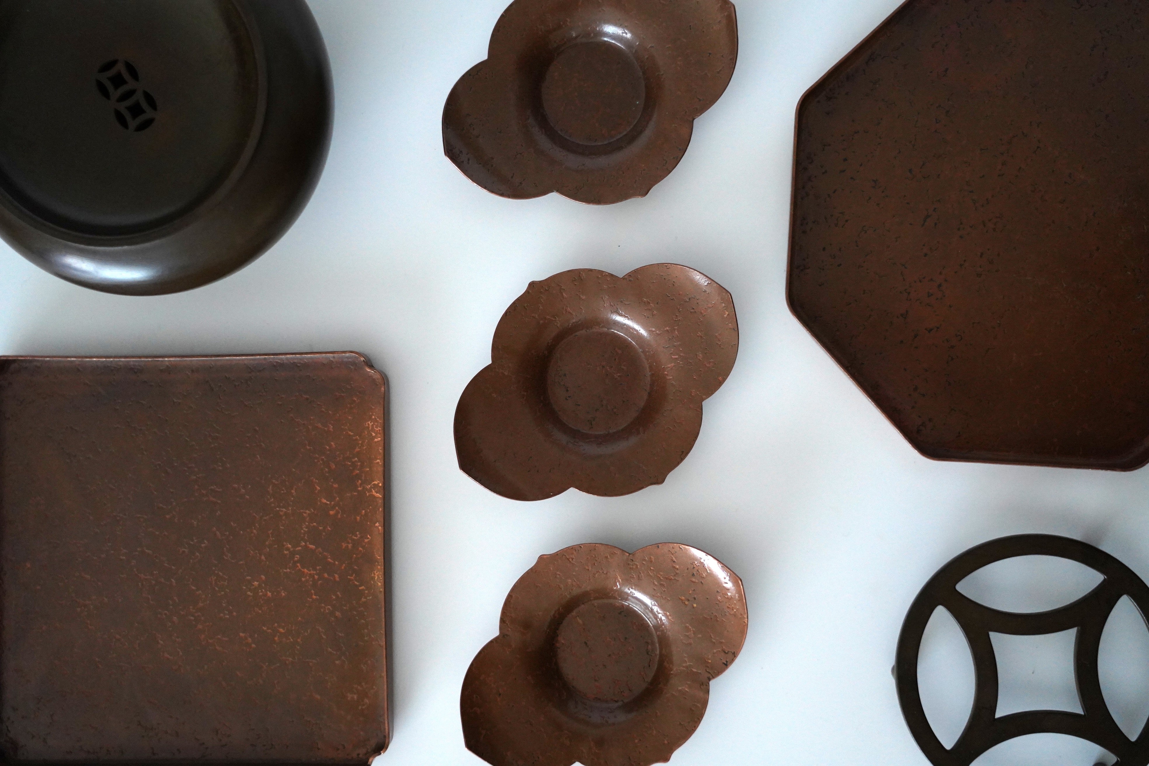 銅製七宝文壺承