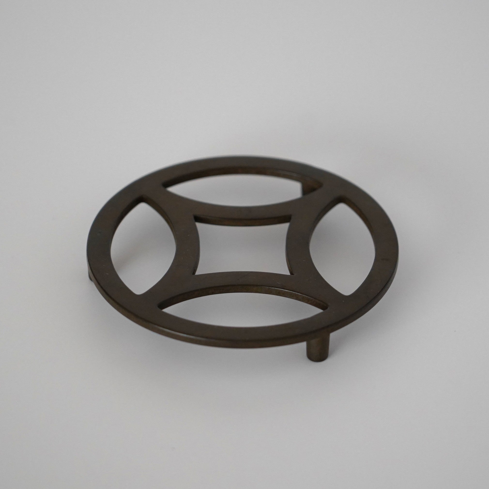 銅製七宝文壺承