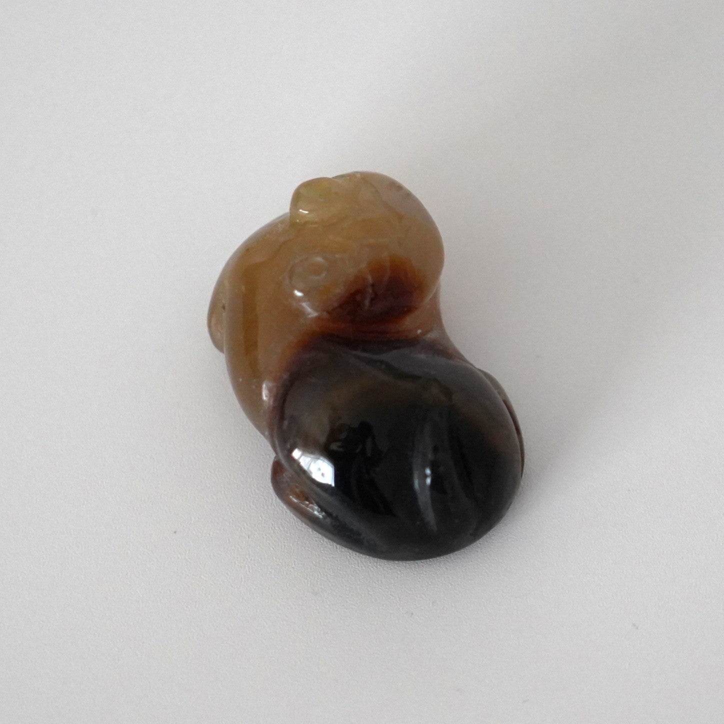 石製回頭猫茶枕右③