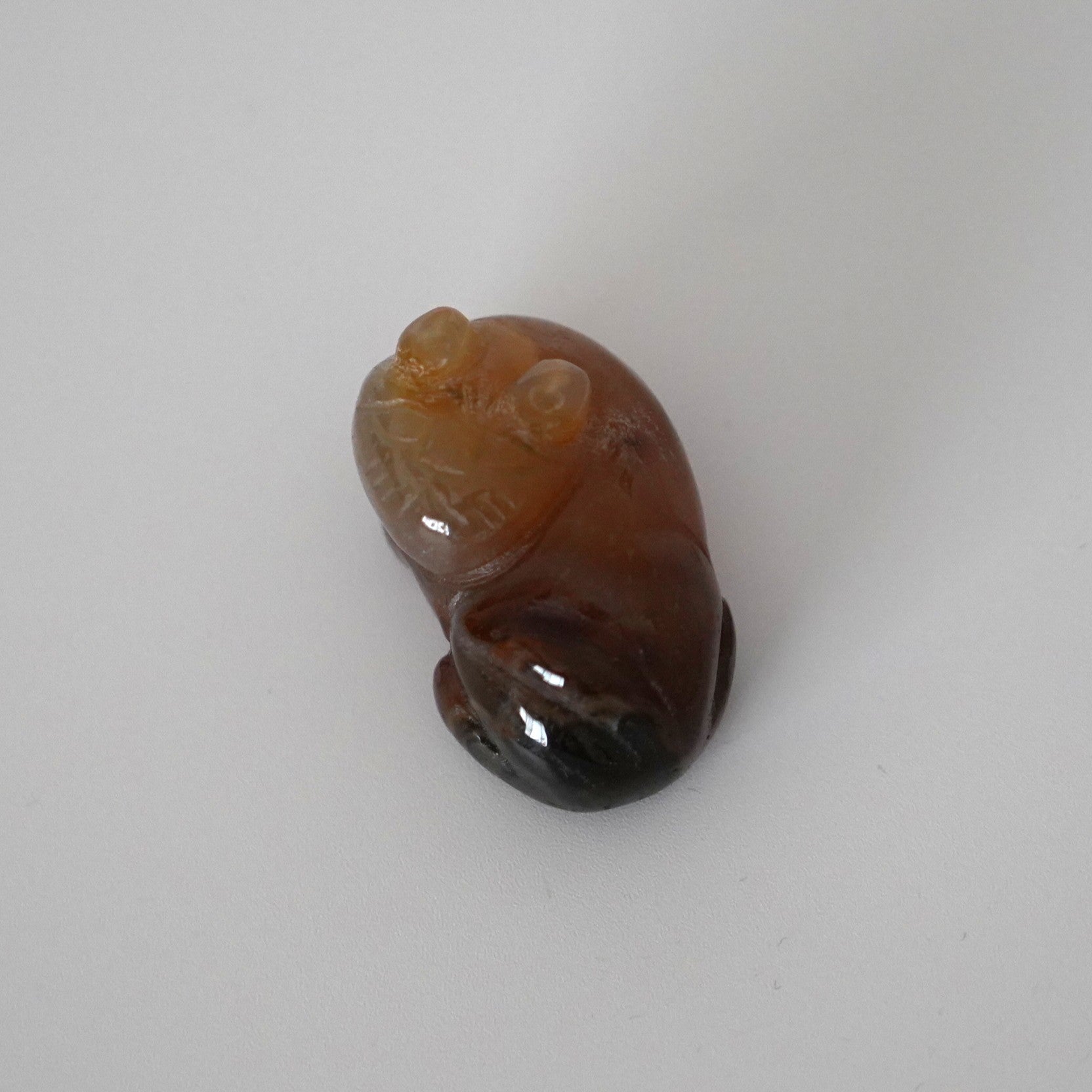 石製回頭猫茶枕左 ④　