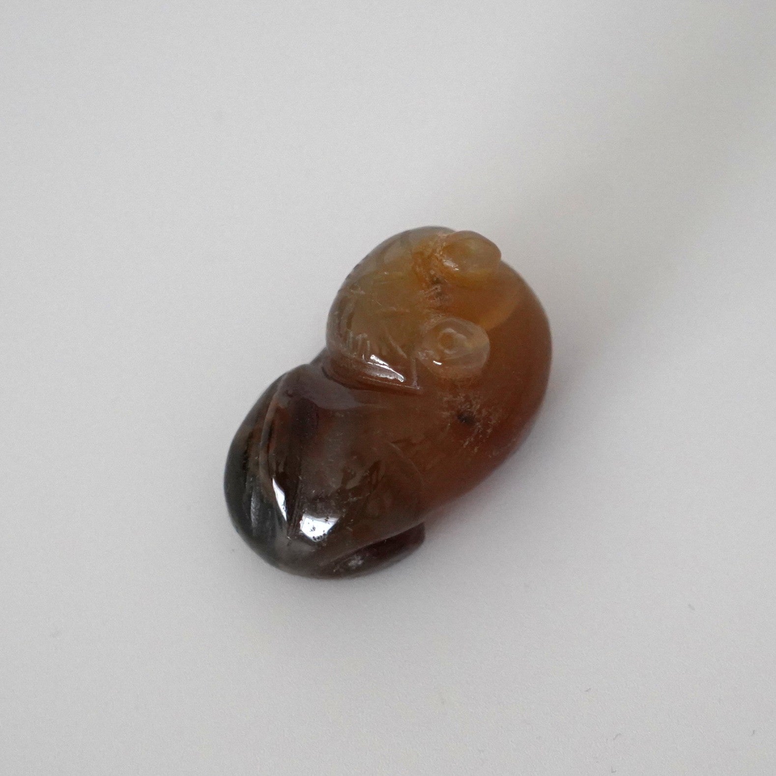 石製回頭猫茶枕左 ④　