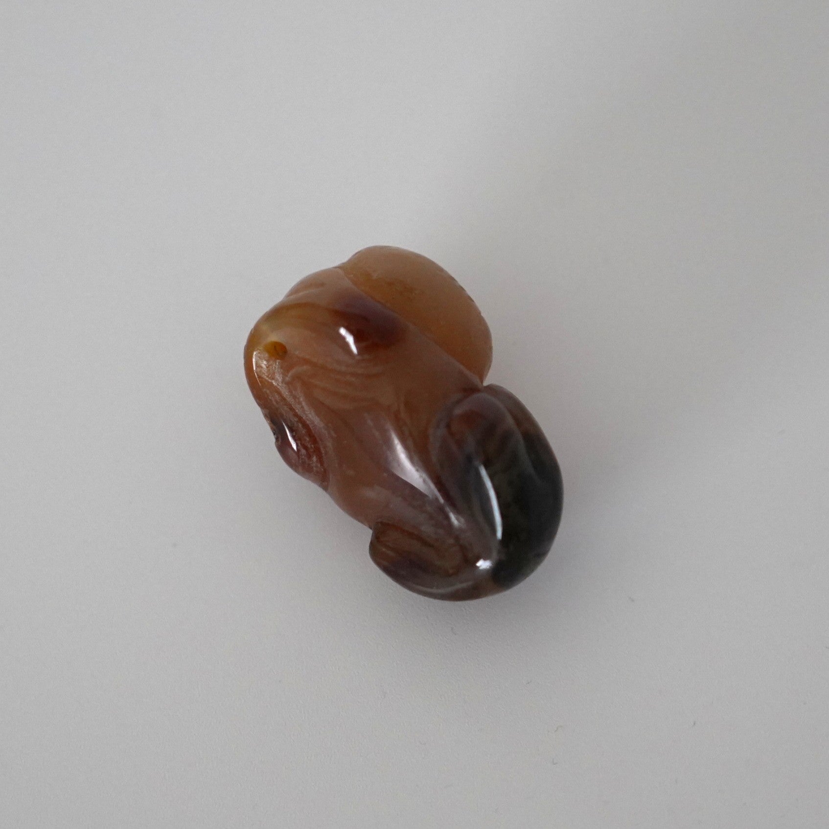 石製回頭猫茶枕左 ④　