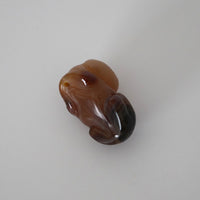 石製回頭猫茶枕左 ④　