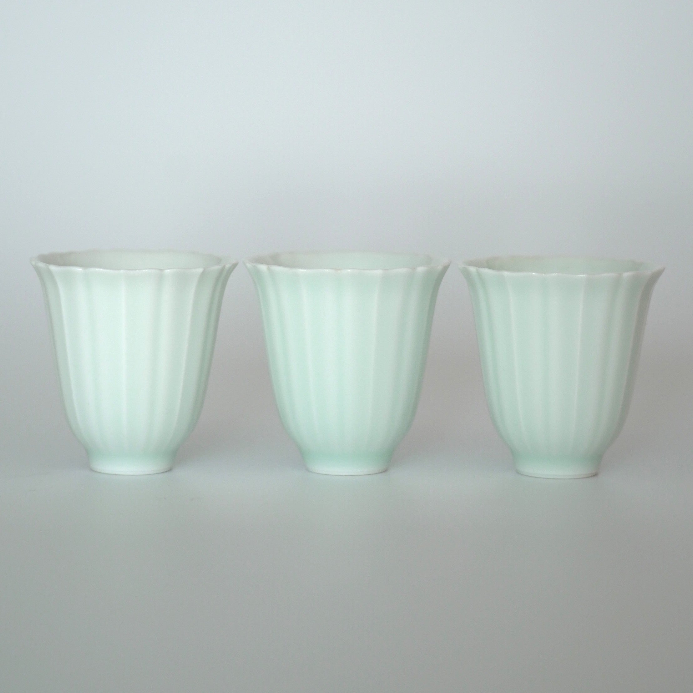 【蚤の市】青白磁輪花茶杯3個セット
