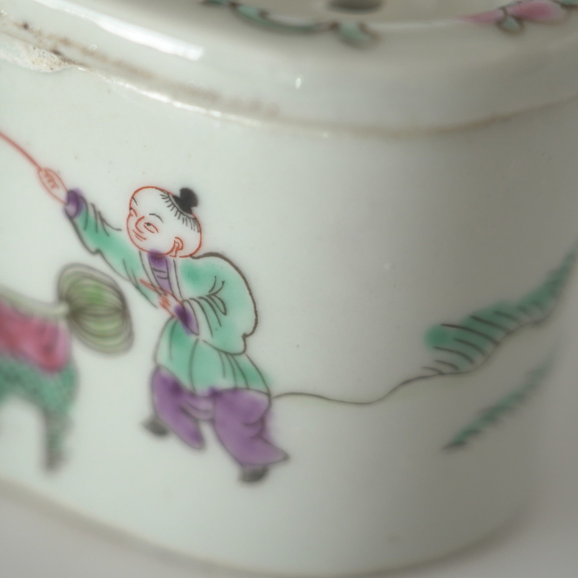 【蚤の市】粉彩麒麟送子文茶船・小