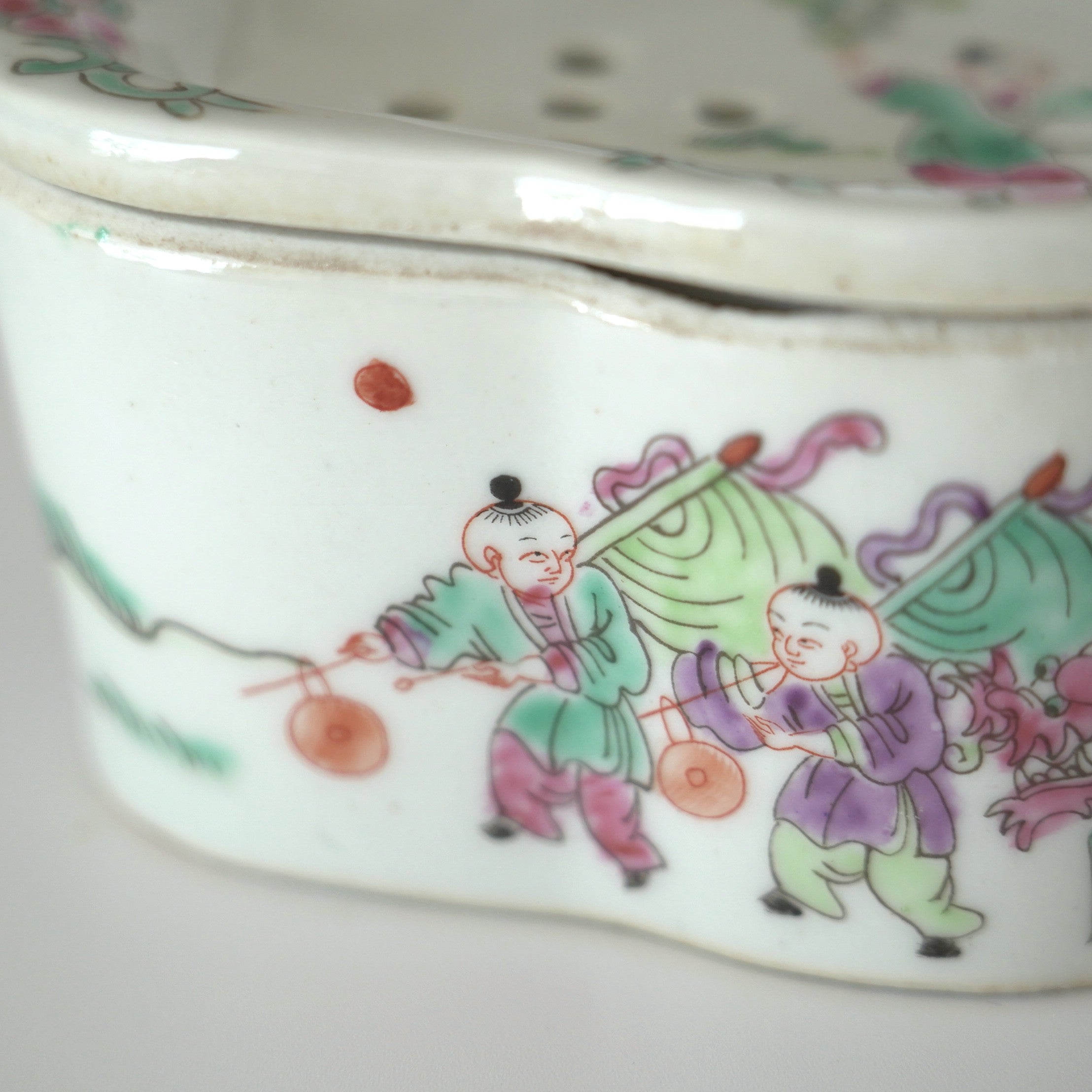 【蚤の市】粉彩麒麟送子文茶船・小