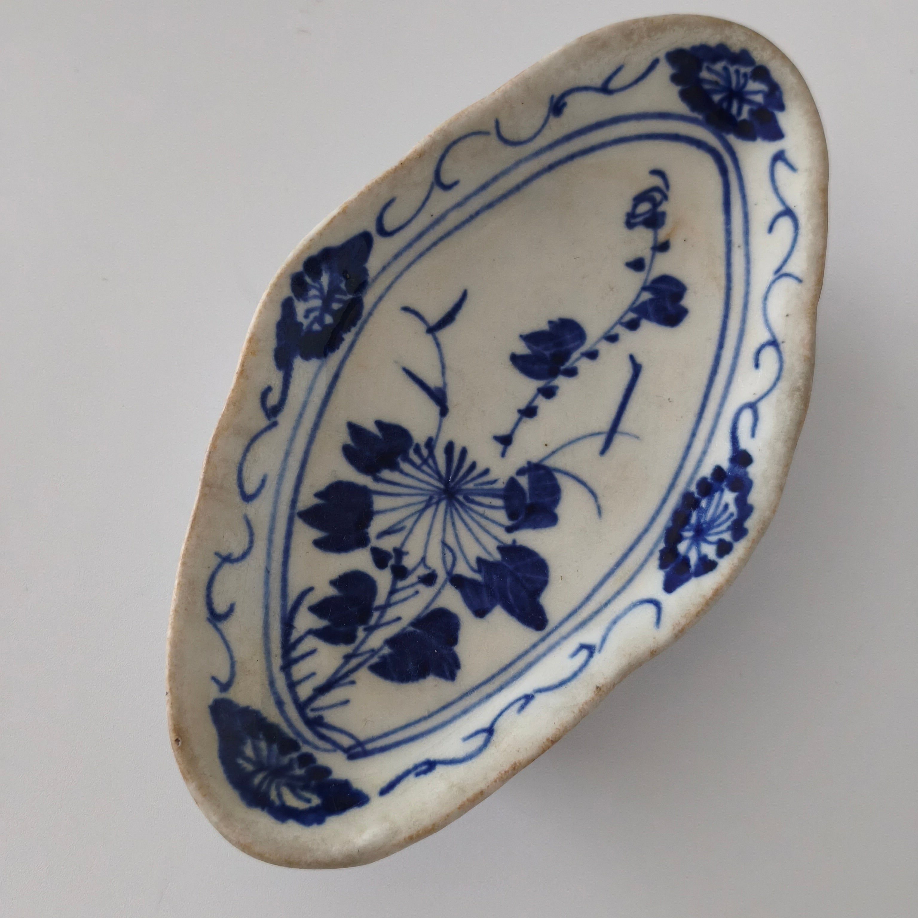 青花花卉文高台皿③小
