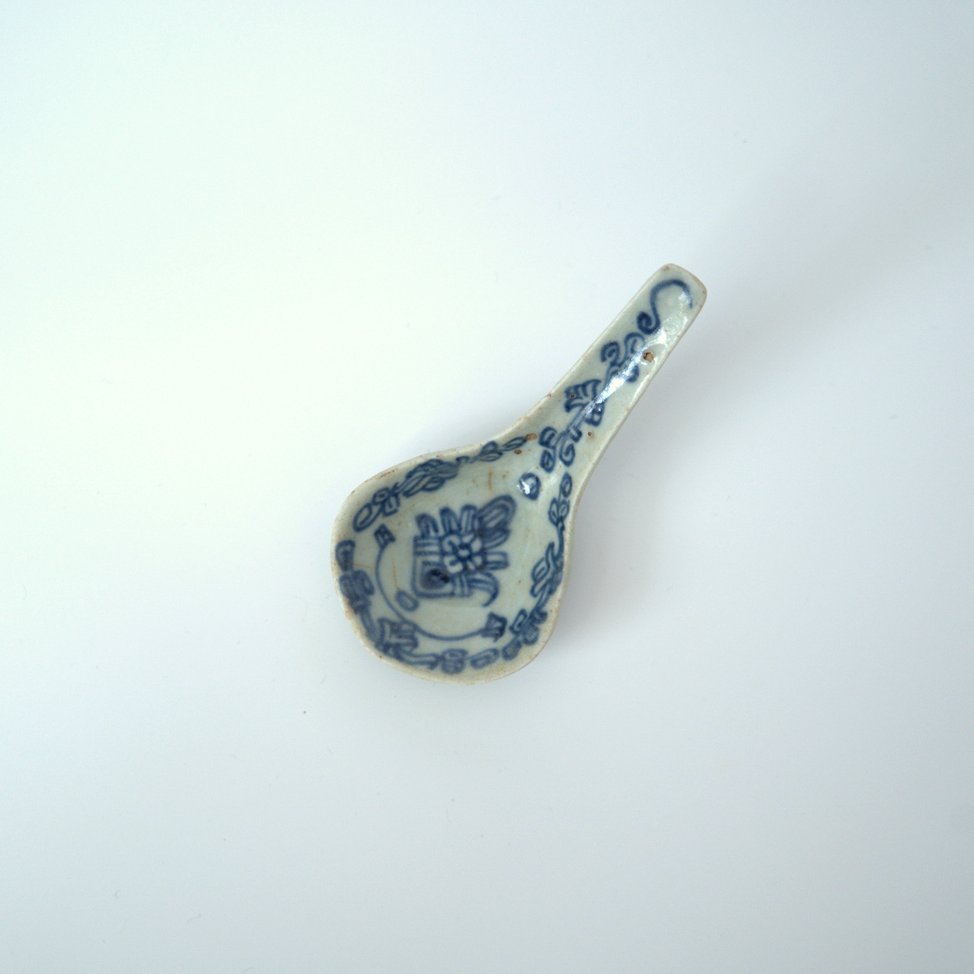 青花絡枝蓮文レンゲ①