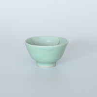 豆青釉茶杯①