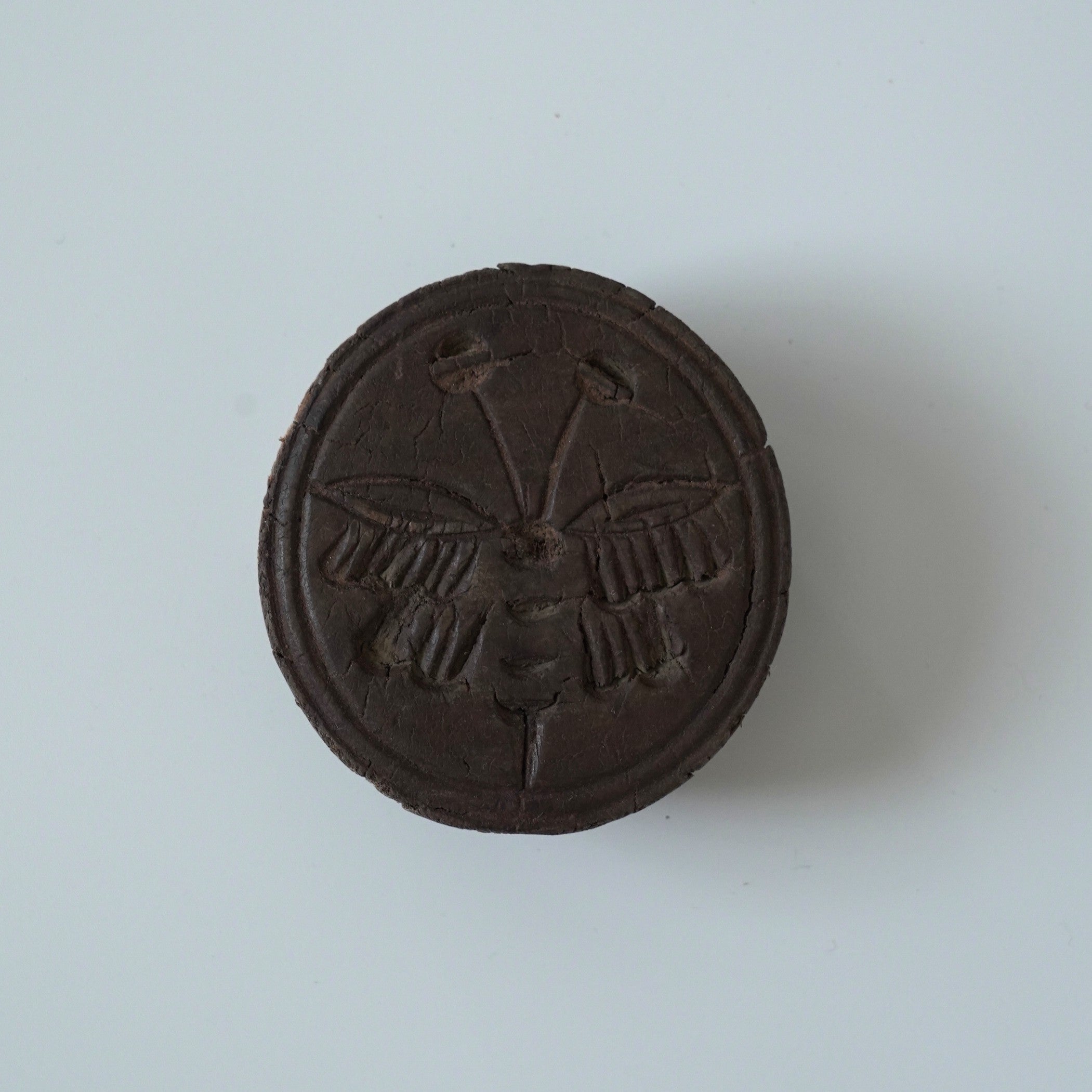 老木彫胡蝶文蓋置