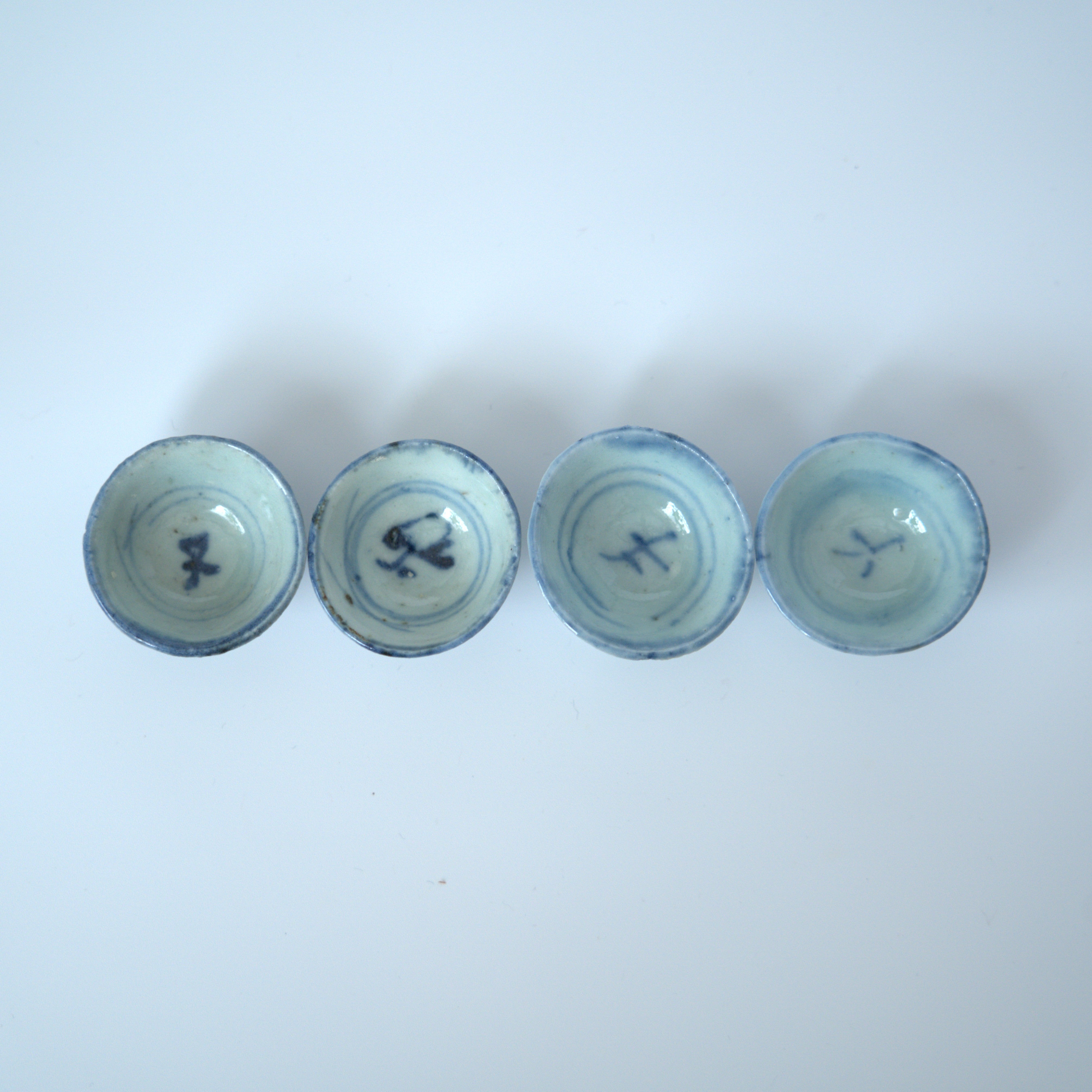 青花唐草文小茶杯４個セット