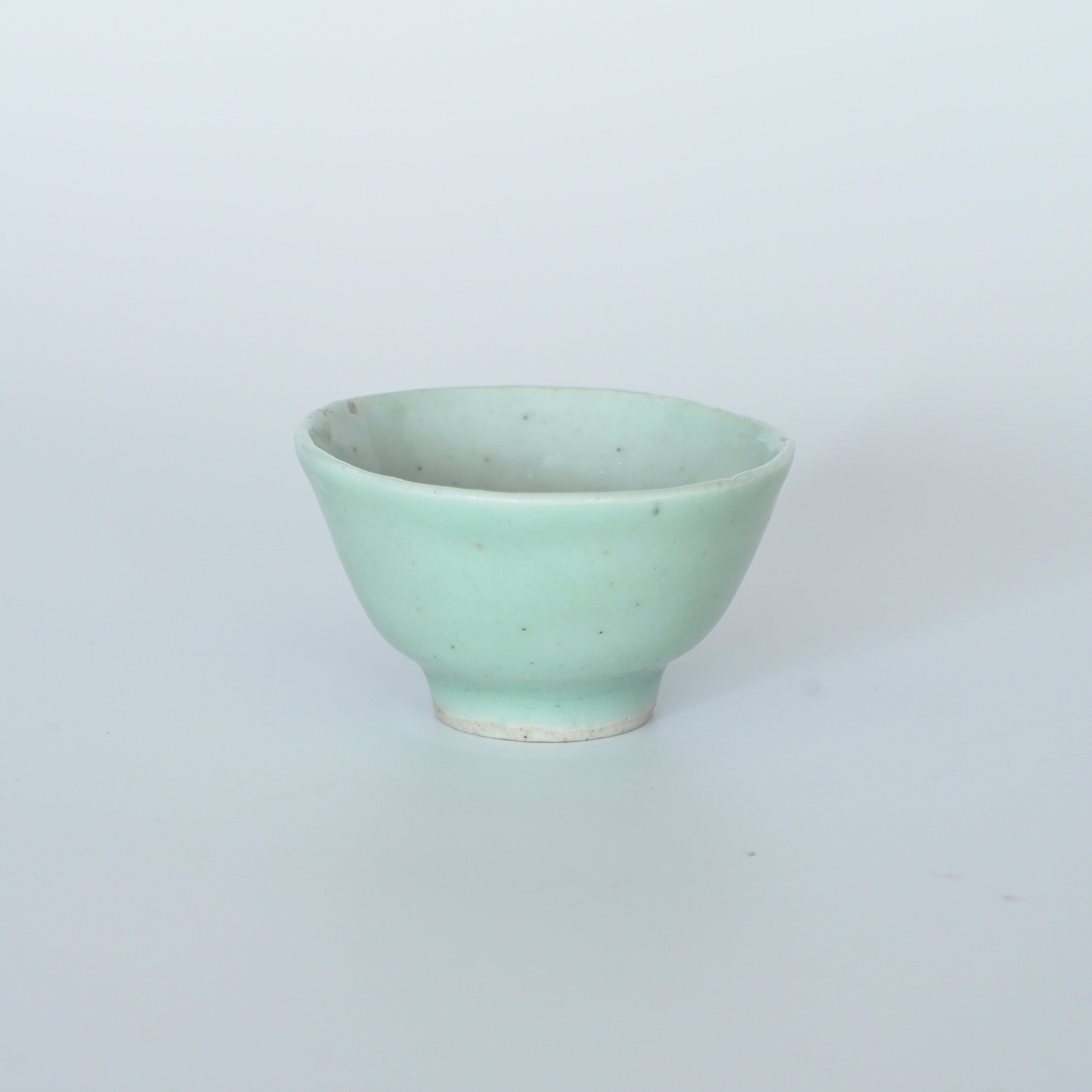 豆青釉茶杯①