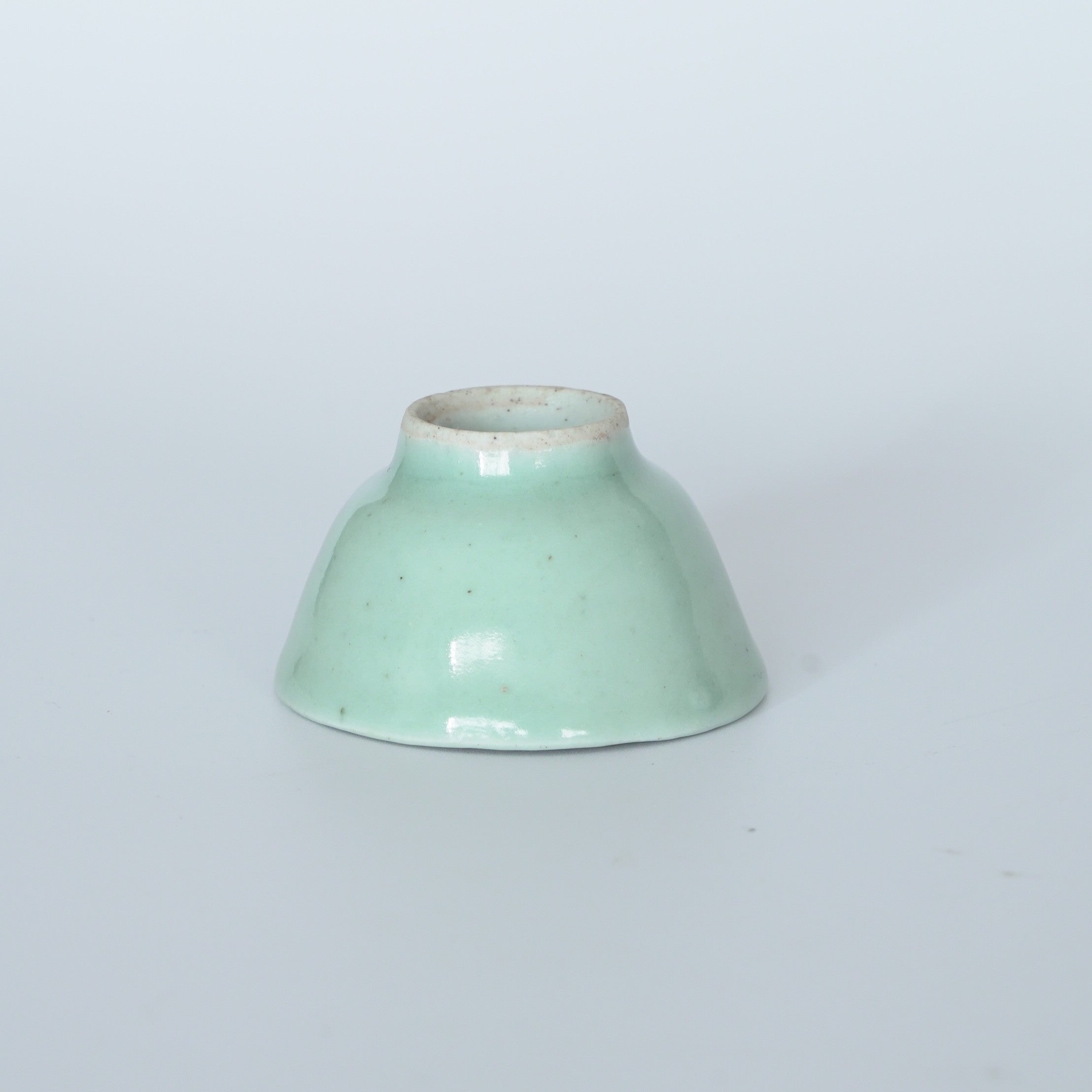 豆青釉茶杯①